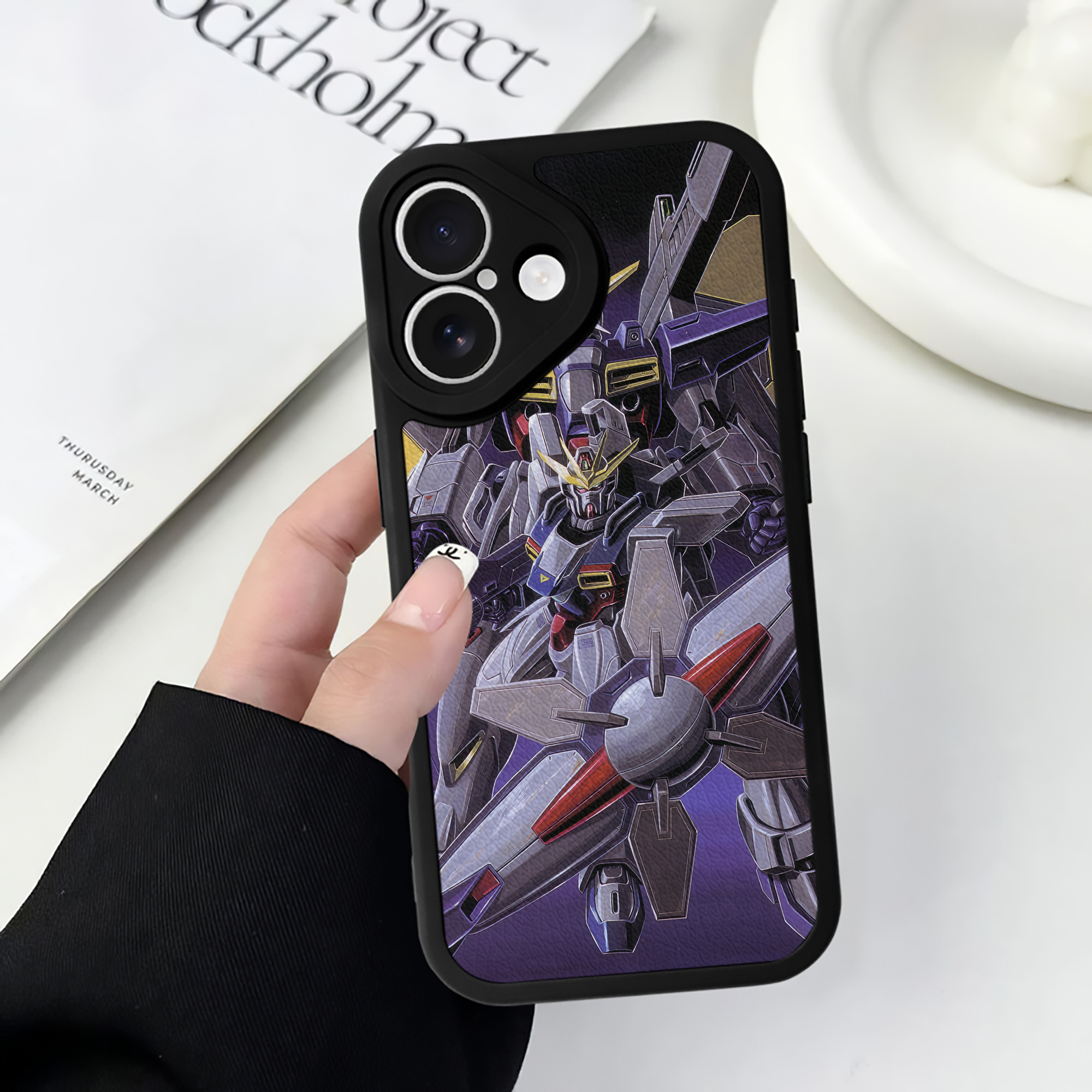 （画像用） 機動戦士ガンダム Mobile Suit Gundam 【iPhone 16シリーズ対応】シリコンスマホケース（レザー調） 材質：シリコン